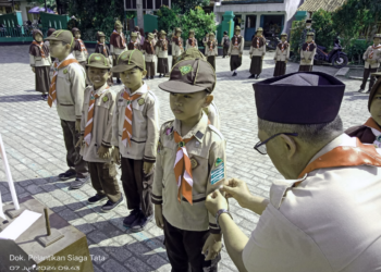 Semarak Pelantikan Pramuka: 84 Siswa MI Maâ€™arif NU Banjarsari Resmi Dilantik sebagai Siaga Mula, Bantu, dan Tata