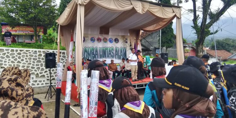 Uji Ketangkasan Kepramukaan di Lomba Lintas Alam Kwarcab Banyumas