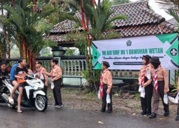 Ramadhan Istimewa, Pramuka MI Ma’arif NU 1 Dawuhan Wetan Bagi Takjil Gratis