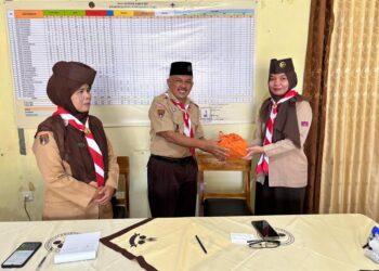 Abdimas Kwarran Purwokerto Utara Menyerahkan Dana Infak untuk Pembangunan Masjid Nurul Iman SMPN 9 Purwokerto