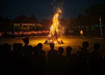 Upacara Api Unggun dan Pentas Seni Meriahkan Perkemahaan Jum’at – Sabtu (Perjumsa) SMP Negeri 1 Somagede