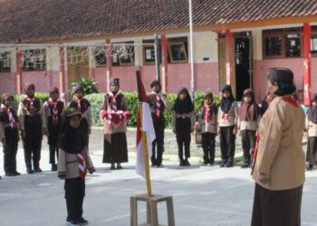 SDN 2 Karangmangu Gelar Upacara Sambut Kehadiran Tamu Pramuka Siaga