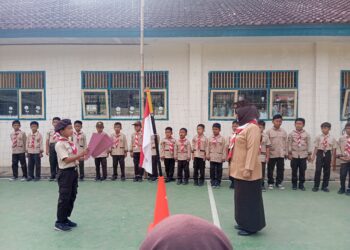 SDN 3 Karangmangu Kukuhkan Semangat Pramuka Sejak Dini Lewat Upacara Penerimaan Calon Siaga