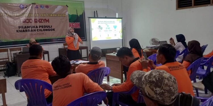 Pramuka Peduli Kwarran Cilongok Gelar Pelatihan Pembuatan dan Pemanfaatan Eco Enzyme