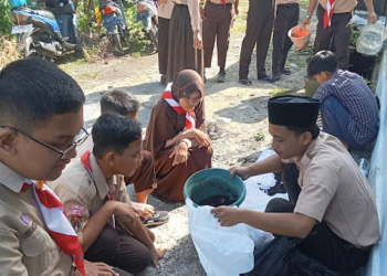 Penutupan MPLS SMP QITA 2025: Pramuka SMP Qaryah Thayyibah Gelar Kegiatan Peduli Lingkungan