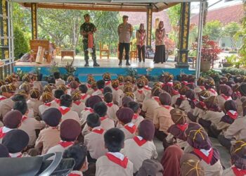 Anggota Pramuka SD Negeri 1 & 2 Piasa Gelar Sosialisasi dan Simulasi Bencana Alam