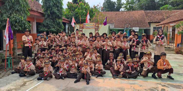 Sambut Hari Pramuka Ke-64, Pangkalan SD Negeri 2 Mengangkang Gelar Persari