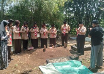 Ziarah Makam Tokoh Pramuka, Kwarcab Banyumas Kenang Jejak Pengabdian