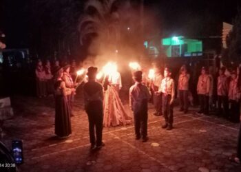 Api Unggun dan Pentas Seni Perkemahaan Kamis – Jum’at (Perkaju) SD Negeri 2 Piasa