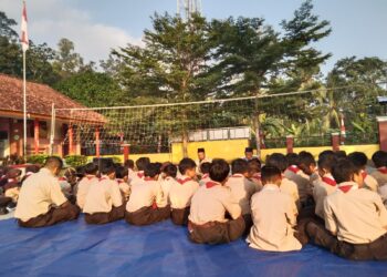 SDN 2 Karangmangu Kwarran Purwojati Hadirkan Guru Ngaji dalam Jumat Religi Spesial Peringatan World Scarf Day