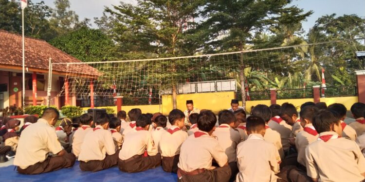 SDN 2 Karangmangu Kwarran Purwojati Hadirkan Guru Ngaji dalam Jumat Religi Spesial Peringatan World Scarf Day