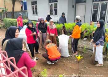 Pramuka Lumbir Gelar Bakti Sosial Lingkungan di Wangon, Ajak Warga Peduli Alam