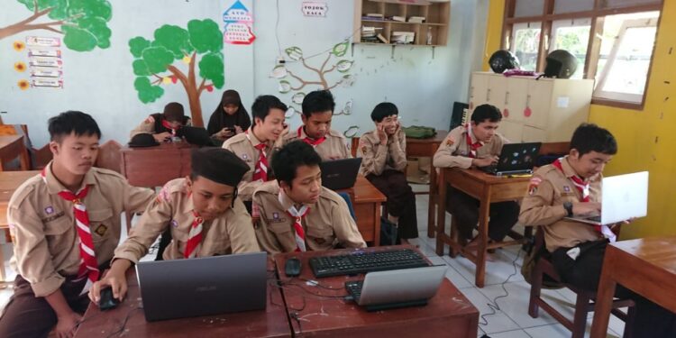 Pangkalan SMP Qaryah Thayyibah Purwokerto (SMP QITA) Ajarkan Artificial Intelligence dan Coding