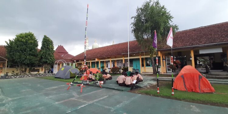 Perkemahan Rabu–Kamis SMP Negeri 1 Purwojati Semarakkan Peringatan Hari Pramuka 2025