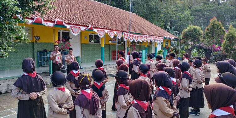 Semangat Persari SD Negeri 2 Kalitapen Kwarran Purwojati: Hujan Tak Menghalangi Langkah Siaga dan Penggalang