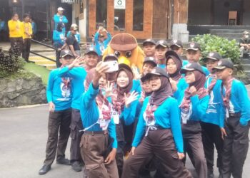 Peserta Jambore Cabang Purwojati Belajar Cinta Alam lewat Outbond di Hutan Pinus Limpakuwus