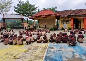 SD Negeri 1 Kalitapen Kwarran Purwojati Gelar Upacara Hari Pramuka ke-64 dan Persari Penuh Semangat