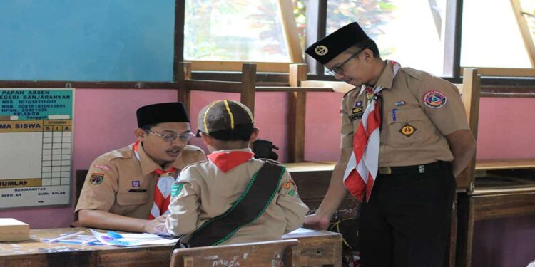 Tim Kwarcab Banyumas Lakukan Monitoring Penilaian Pencapaian Pramuka Garuda di Kwarran Pekuncen