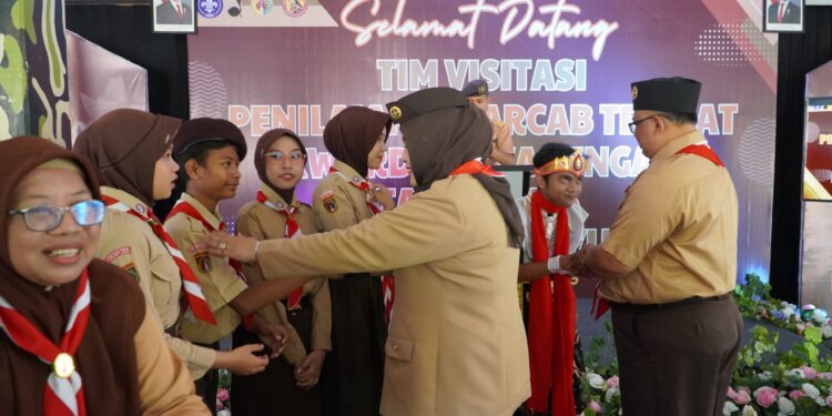 Pramuka Luar Biasa SLB Yakut Purwokerto Semarakkan Penyambutan Tim Visitasi Kwarda Jateng