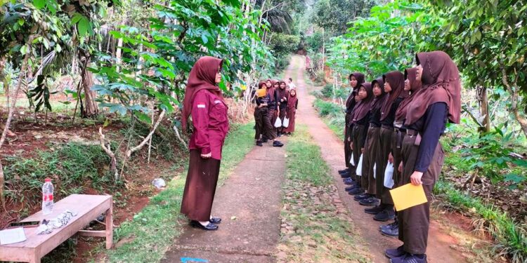 Membentuk Karakter dan Menempa Generasi Tangguh Pramuka Penggalang SD Negeri 3 Kemawi, Melalui Kegiatan Jelajah Galang