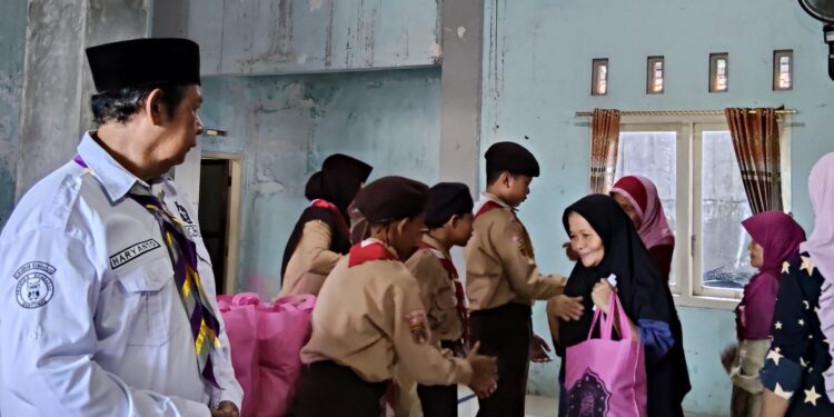 Pramuka Pangkalan SD NU Master Sokaraja Berbagi di Bulan Ramadhan