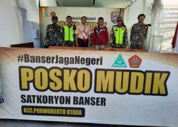 Pramuka dan Banser Kolaborasi Amankan Arus Mudik di Purwokerto Utara