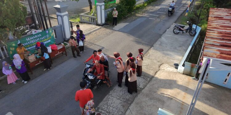 Seribu Ta’jil untuk Warga, Kwarran Kebasen Tebar Kepedulian di Bulan Ramadhan