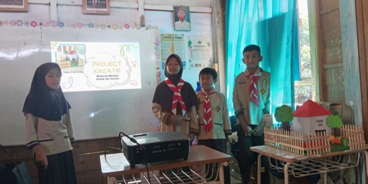 Bangun Karya, Bangun Percaya Diri: Siaga SD QITA Berlatih Presentasi