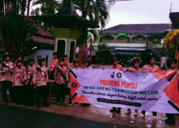 Ramadhan Berbagi: Pramuka MI Ma’arif NU 1 Dawuhan Wetan Tebar 300 Paket Takjil untuk Masyarakat