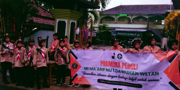 Ramadhan Berbagi: Pramuka MI Ma’arif NU 1 Dawuhan Wetan Tebar 300 Paket Takjil untuk Masyarakat