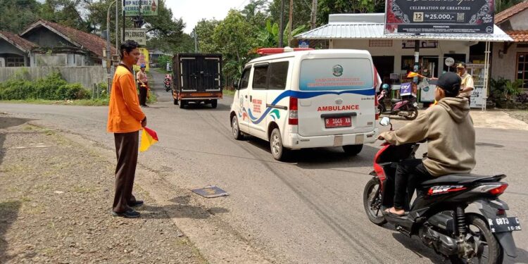 Pramuli Kwarran Somagede Amankan Jalur Alternatif Sokawera-Kemranjen dan Layani Para Pemudik