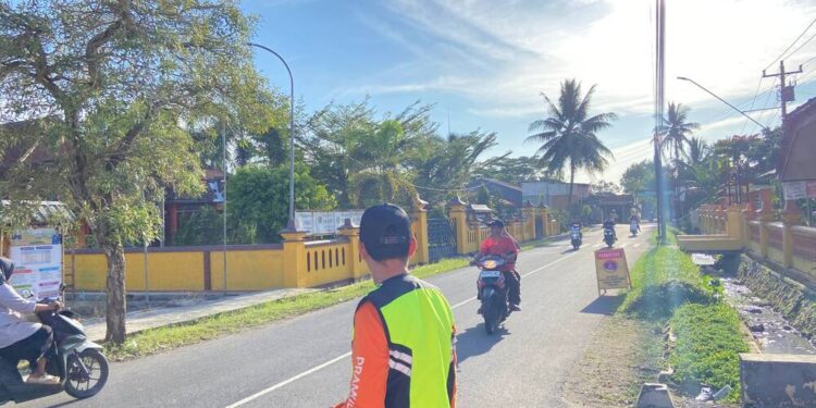 Sigap di Lapangan, Pramuli Kwarran Purwojati Kembali Atur Arus Lalu Lintas di Sekitar Posko APP KBL