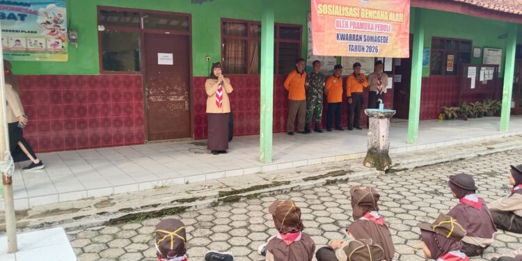 Pramuka Peduli Kwarran Somagede Tanamkan Pendidikan Siaga Bencana Kepada Peserta Didik