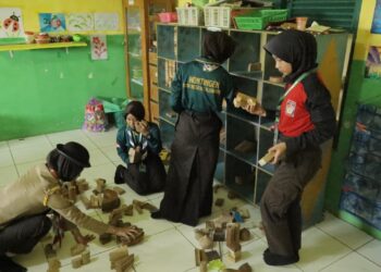 Aksi Nyata Tingkatkan Literasi, Peserta Perkemahan Wirakarya Banyumas 2026 Percantik Perpustakaan Sekolah
