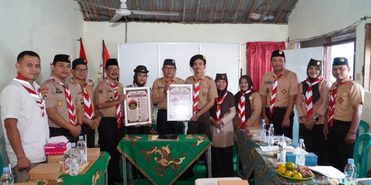 Monitoring Gugusdepan Teritorial di Cilongok, Kwarcab Banyumas Resmikan Logo Ambalan PKBM Nuju Pinter