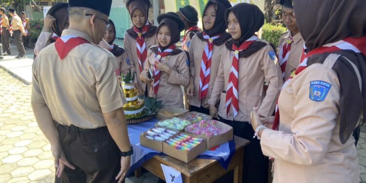 Meriahkan HUT ke-35 Gudep, SMAN 1 Sumpiuh Gelar Lomba Tumpeng Jajanan Pasar