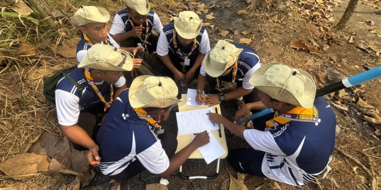 Tangkas Hadapi Medan dan Sandi Rumput di Buper Kendalisada, Tim Putra Kwarran Ajibarang Tampil Unjuk Gigi pada Lomba Penjelajahan