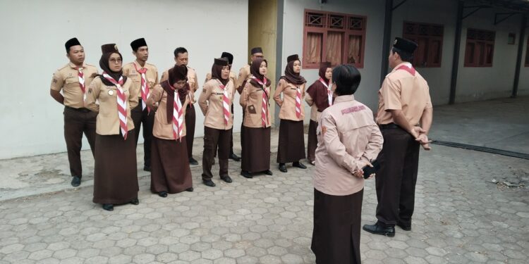 Ka Kwarran dan Waka Binawasa Lepas Kontingen SSC Kwarran Purwojati Menuju Ajang Kwarcab Banyumas