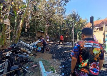 Pramuka Peduli Kwarran Cilongok Salurkan Donasi untuk Korban Kebakaran di Sokawera