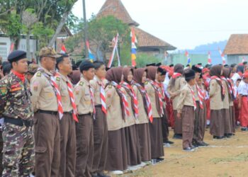 Merah Putih Berkibar, MA Ar-Ridlo Pekuncen Kobarkan Semangat Kemerdekaan di Lapangan Kranggan