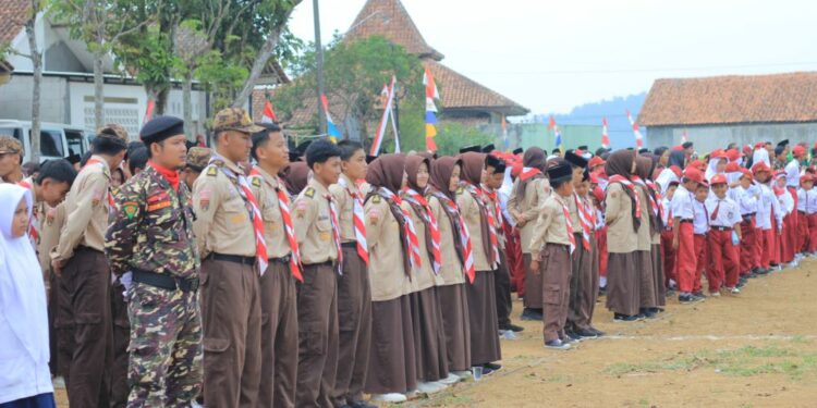 Merah Putih Berkibar, MA Ar-Ridlo Pekuncen Kobarkan Semangat Kemerdekaan di Lapangan Kranggan