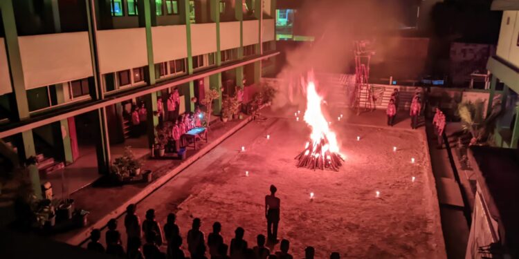 Khidmat Renungan Malam Ulang Janji di SMK Ma’arif NU 1 Cilongok, Kobar Api Unggun dan Penegasan Peran Pramuka Wujudkan Swasembada Pangan.
