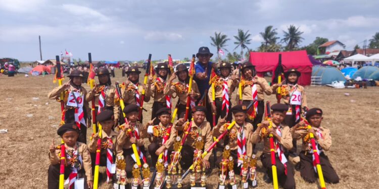 Regu Saola dan Santigi Antar MI Ma’arif NU Pesawahan Raih Juara Umum Jambore Rawalo