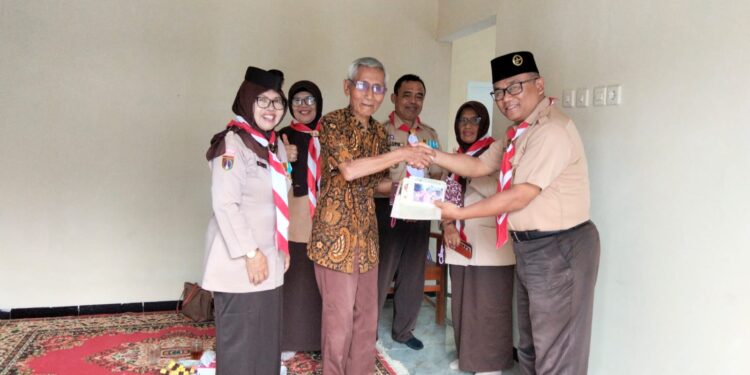 MenMeladani Jejak Pengabdian, Kwarran Sumbang Anjangsana ke Rumah Kak Suroso