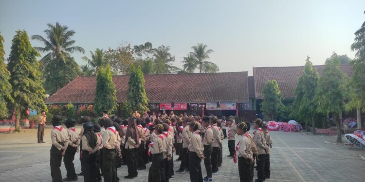 Semarak Hari Pramuka ke-65, SD Negeri Karangtalun Lor Kwarran Purwojati Eratkan Kebersamaan Sekolah dan Wali Murid