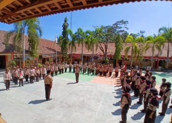 Belajar Disiplin dan Kekompakan, SD Negeri 1 Kalitapen Kwarran Purwojati Latih Dasar-Dasar PBB dalam Ekstrakurikuler Pramuka
