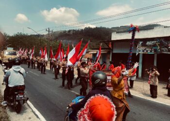 Semangat Tak Pernah Padam, Pramuka Purwojati Beri Dukungan untuk Kontingen Estafet Tunas Kelapa