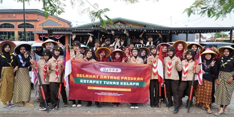 Semarakkan Estafet Tunas Kelapa, Gudep MA Ma’arif NU 1 Cilongok Jadi Tim Cheering Kwarran Cilongok