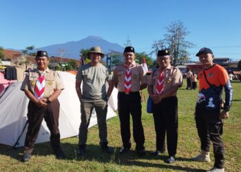 Meninjau Kemah Bulan Bakti Pramuka Banyumas 2026, Kwarda Jateng Apresiasi Sinergi Pengabdian di Desa Silado