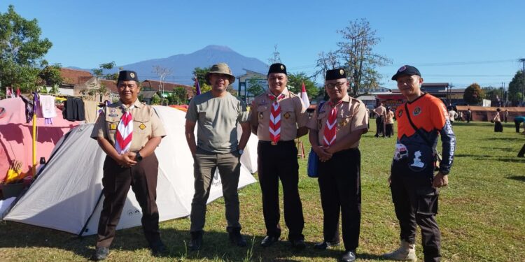 Meninjau Kemah Bulan Bakti Pramuka Banyumas 2026, Kwarda Jateng Apresiasi Sinergi Pengabdian di Desa Silado